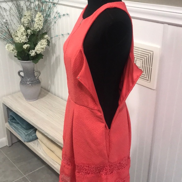 Express Dress with Pockets!! - Picture 7 of 8